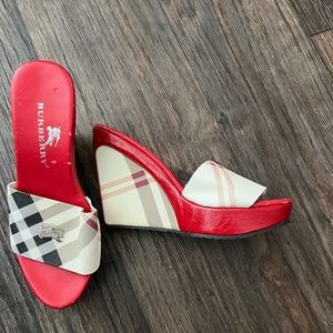 Burberry wedges , no box no bag , some scratches.